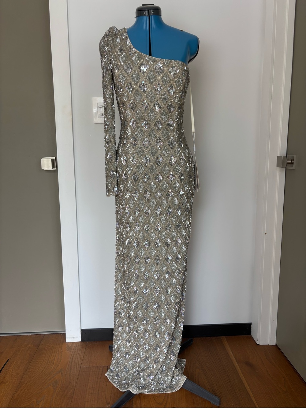 Mac Duggal Size 4 Silver Sequin Beaded One Shoulder Formal Gown NWT $898